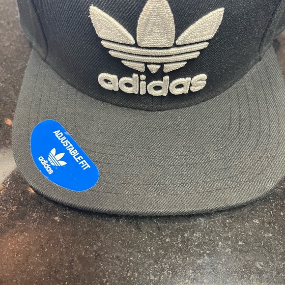 Adidas SnapBack one size fits all - Picture 3 of 5